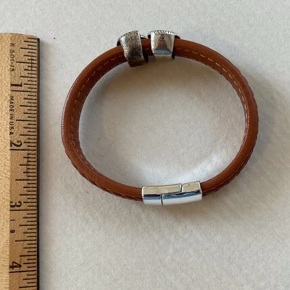 Leather/Leather-like woven Bracelet - Picture 5 of 5